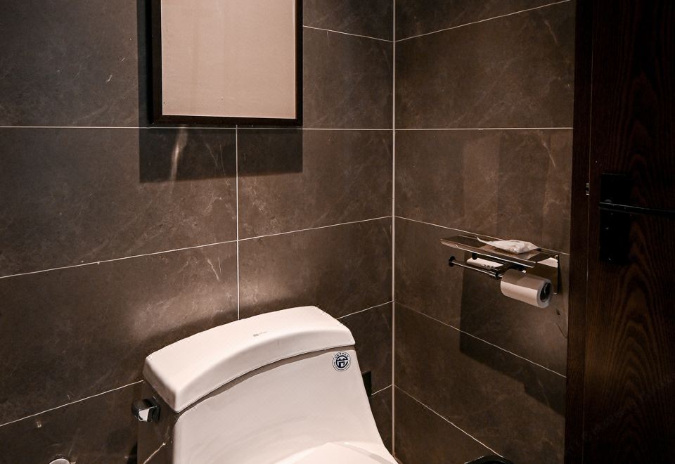 QIANNA HOTEL (Gongyi Huaxi Square)Executive Double Bed Room