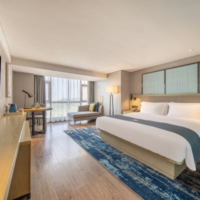 豪華大床房（都市美景+寬敞舒適+落地窗+貴妃躺椅） 宜尚酒店（貴陽高鐵北站店）優惠