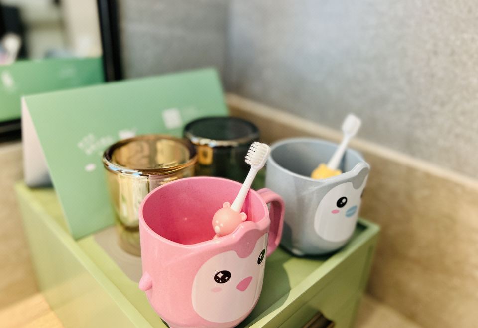 Investon Hotel Shenzhen LonghuaSpider-Man Theme Family Room [Kids Toys + Children Tent]