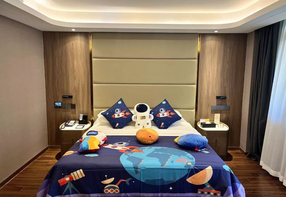 Tangcheng HotelCosmic Exploration Family Room