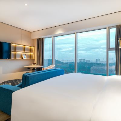 宜適大床房【靜謐城景+落地窗+智能客控+小冰箱】 廣州鈞明歡樂世界宜尚PLUS飯店優惠