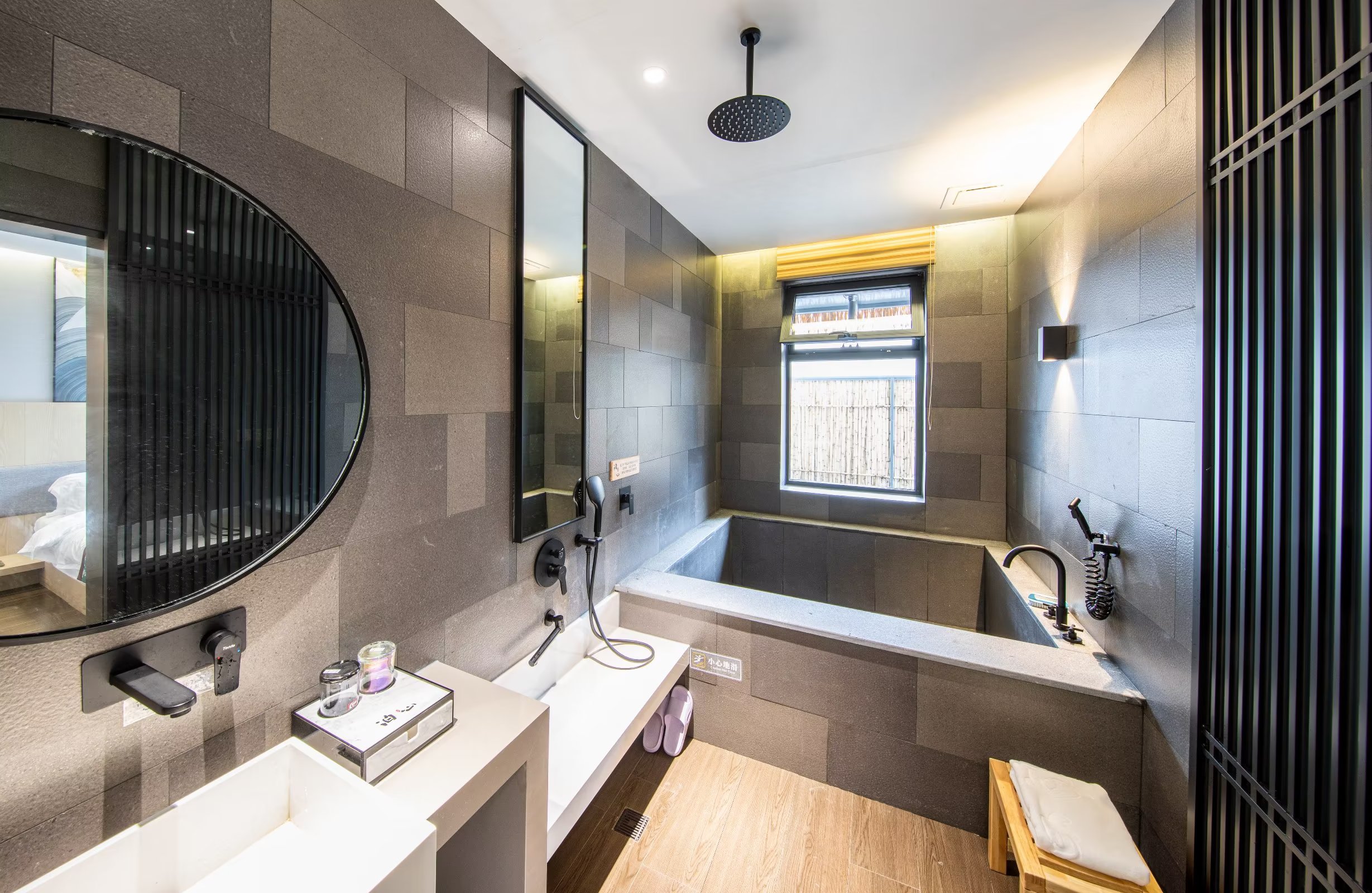 豪华庭院园景大床房