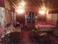 Taj palace Houseboat