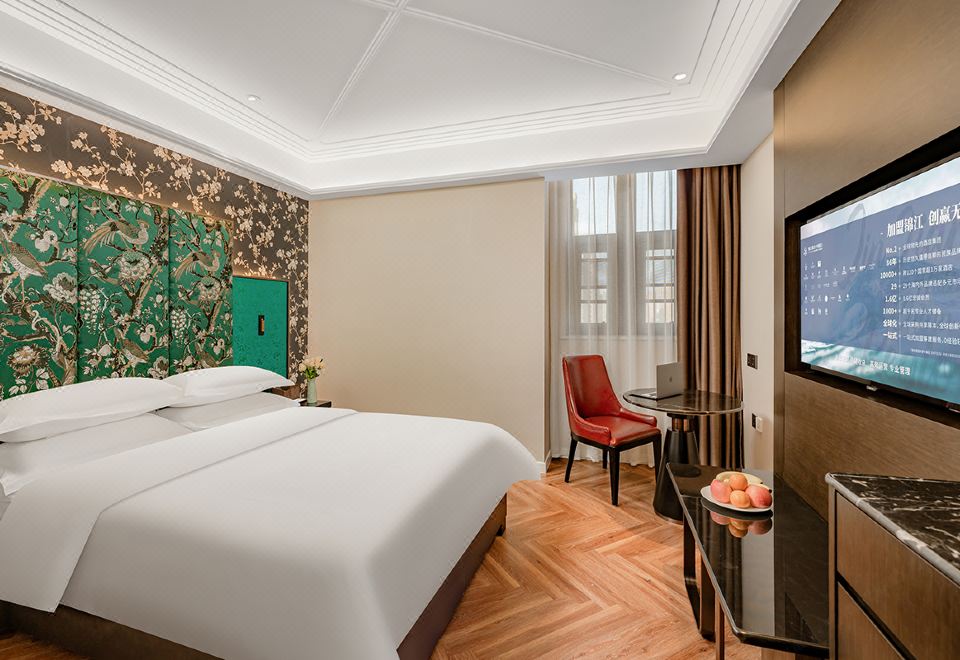 Exquisite Business Room (Mini Fridge)