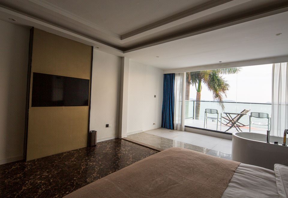 Miye Sea-view Holiday VillaUnparalleled Sea View Bath Balcony Room (180° Sea View + Marshall 3rd Gen Wireless Speaker + Xi Lai Men Deep Sleep Latex Pillow + Skin-Friendly Long Staple Cotton Linens + Smart Toilet + Tub)