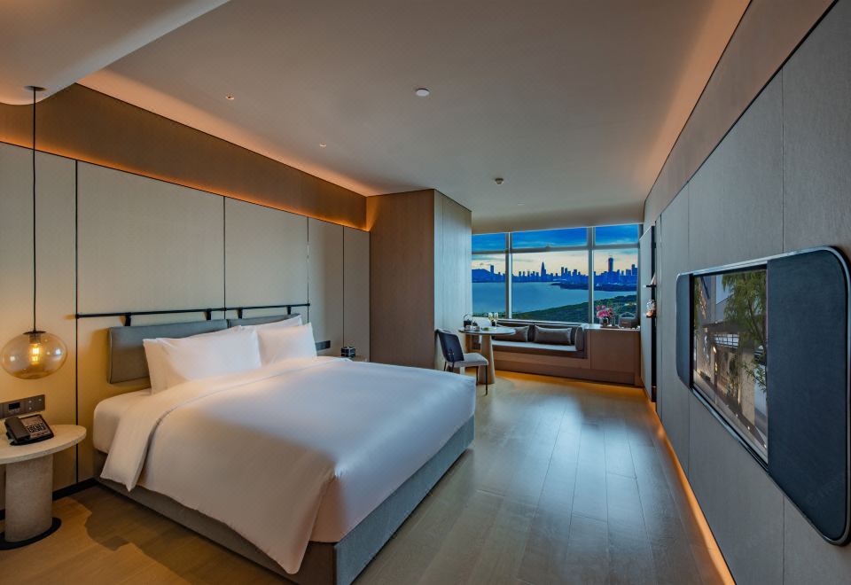 ICON LAB Hotel Shenzhen FutianSea View Queen Bed Room