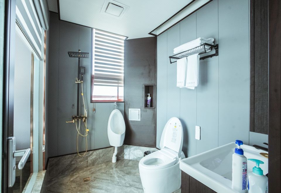 Heqing Huaxi Yazhu HomestayGrand Idyllic king room