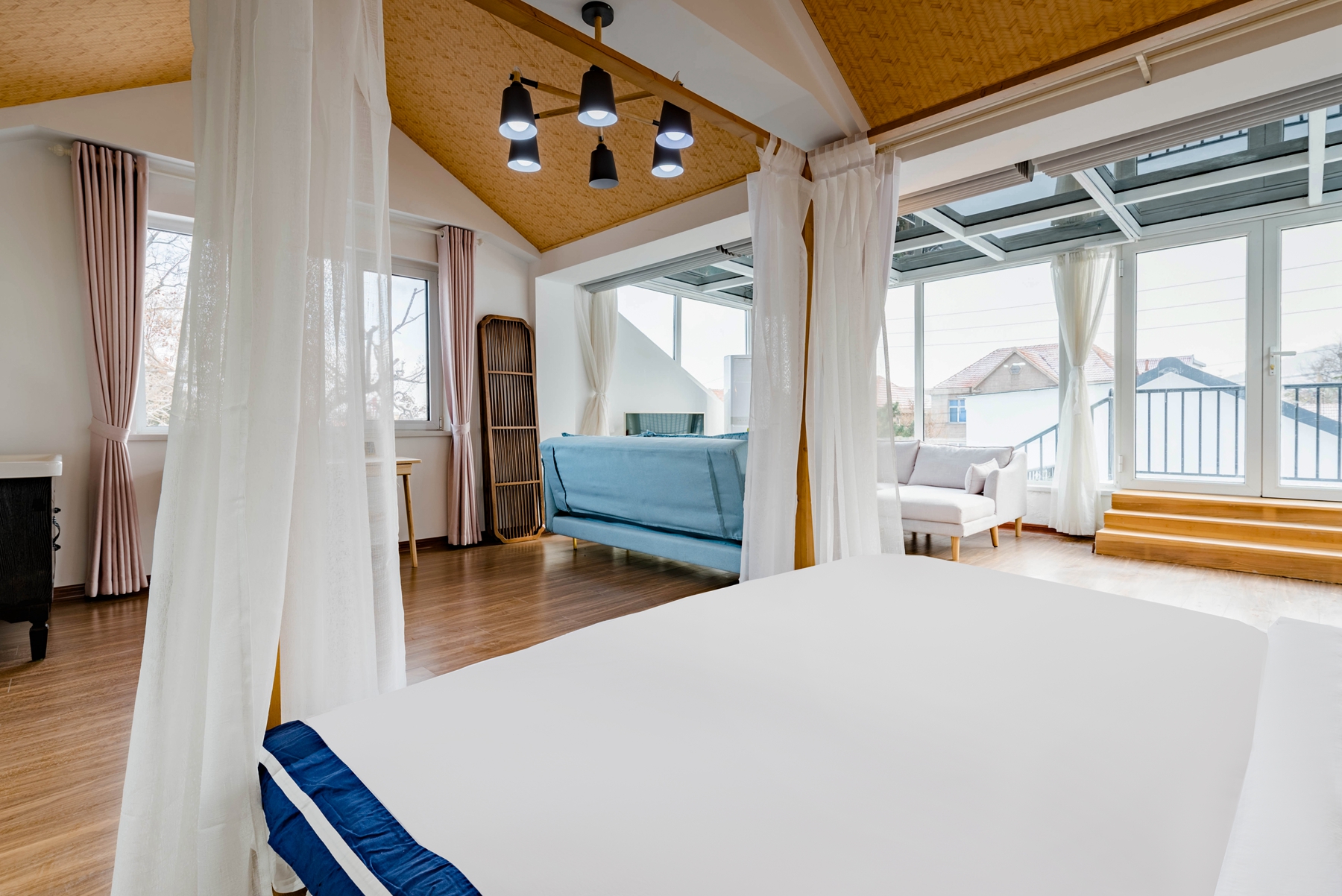 观山望海全景大床房（私享露台+轻纱帷幔+超大沙发）