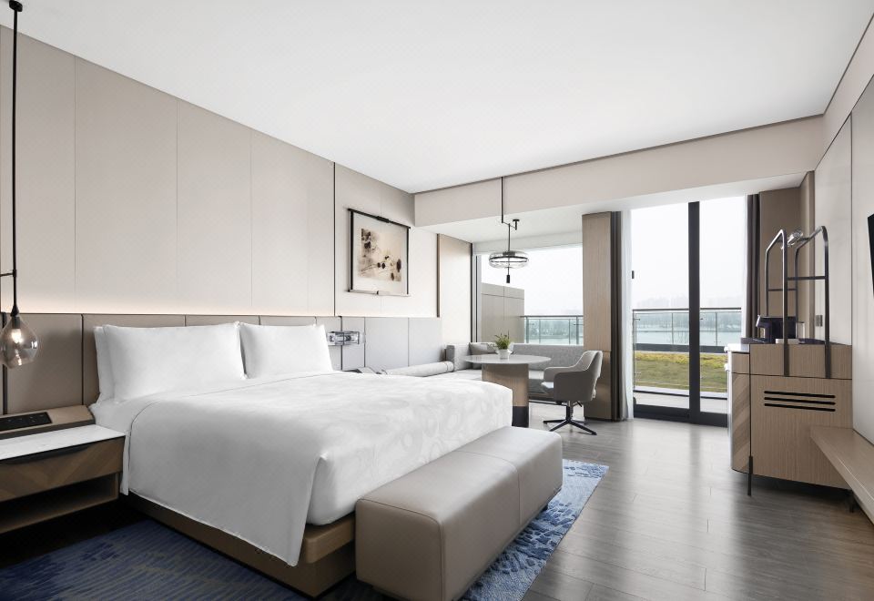 露台湖景大床房