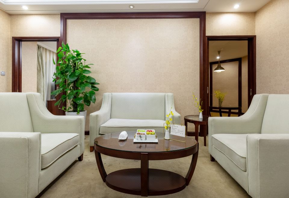 S&N Grand Hotel ChaohuDeluxe Luxurious Suite