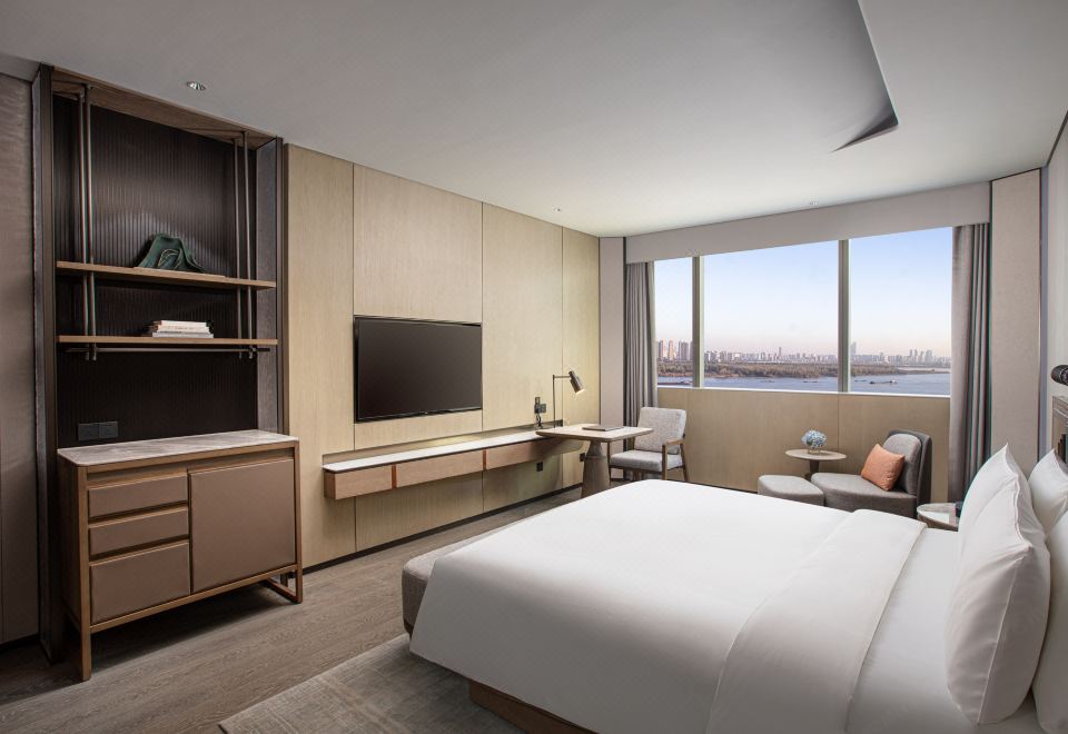 豪华商务大床房