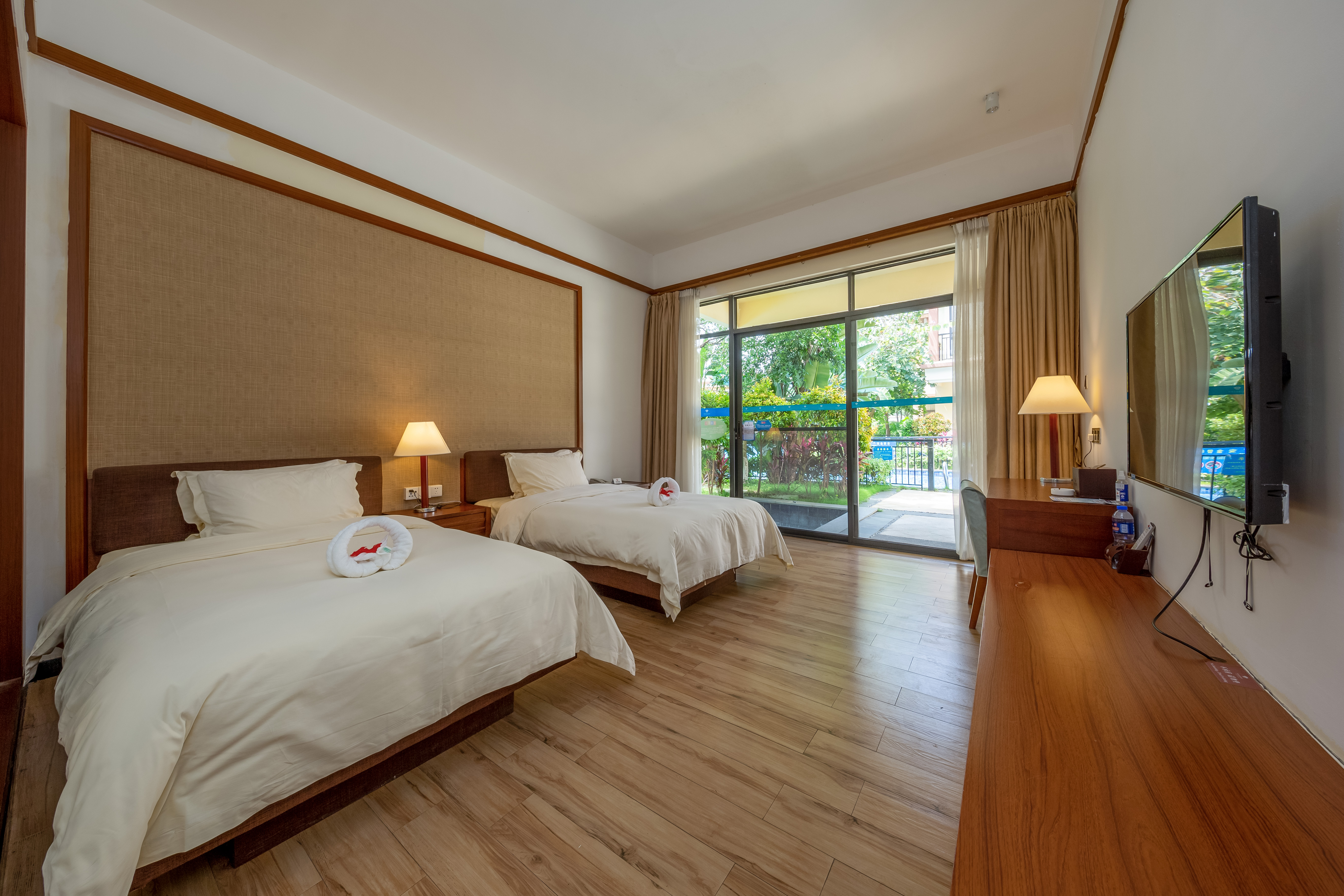 零距離親水溫泉雙床套房（獨立泡池）