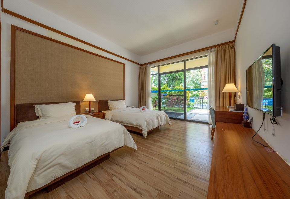 Baodun Lake Hushan Hot Spring ResortHot Spring Suite - Near Water (2 beds) (Soaking tub)