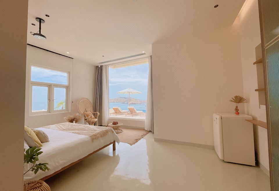 Guestroom - Sea-View (Double bed) (Balcony, pool)