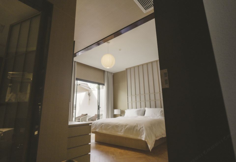 Smart Garden Double Bed Room With Outdoor SPA Pool, Derucci Mattress, And Smart Toilet