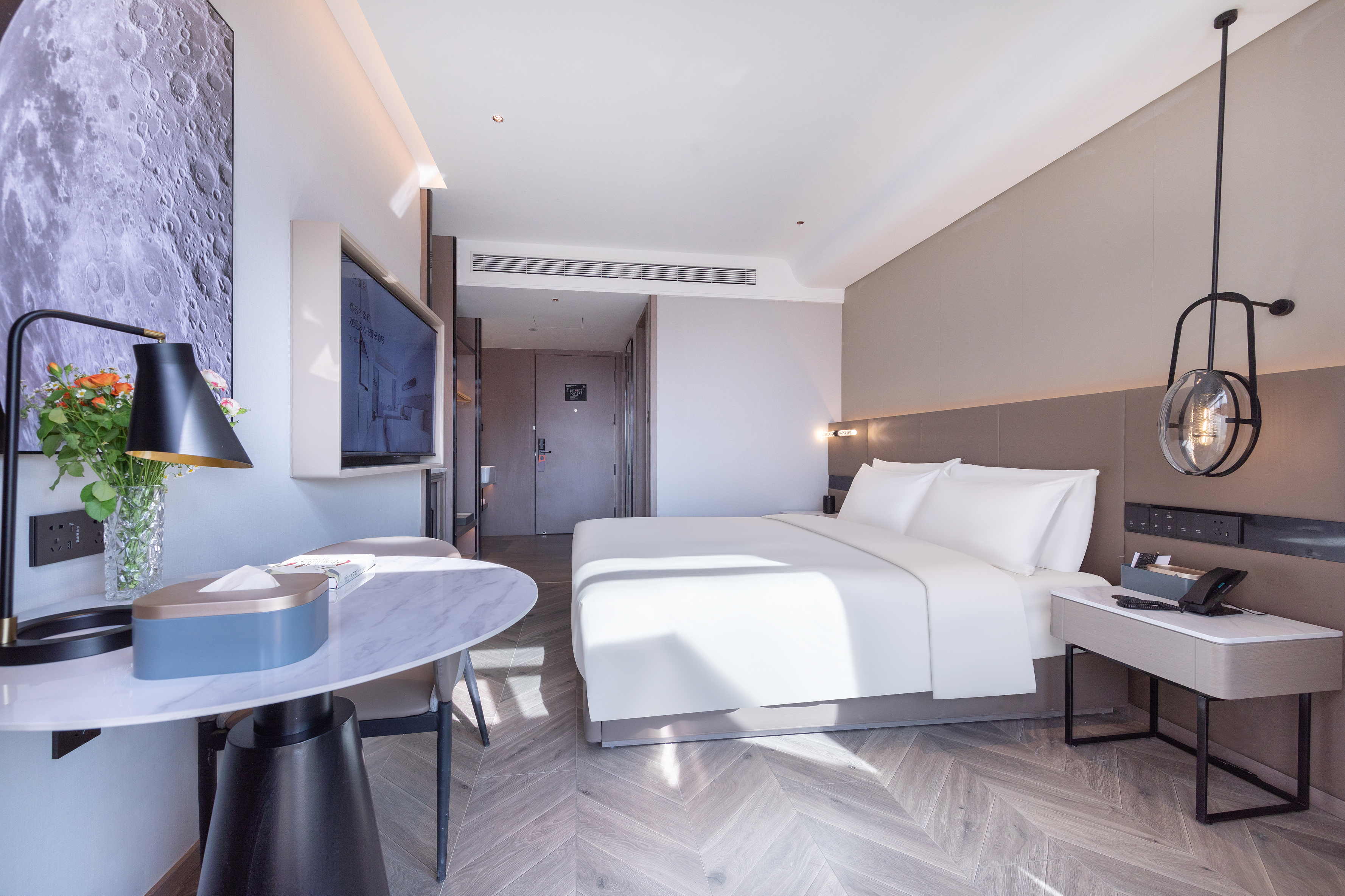 几木阳台大床房（小冰箱+徕芬吹风机+投屏+深睡枕Pro）