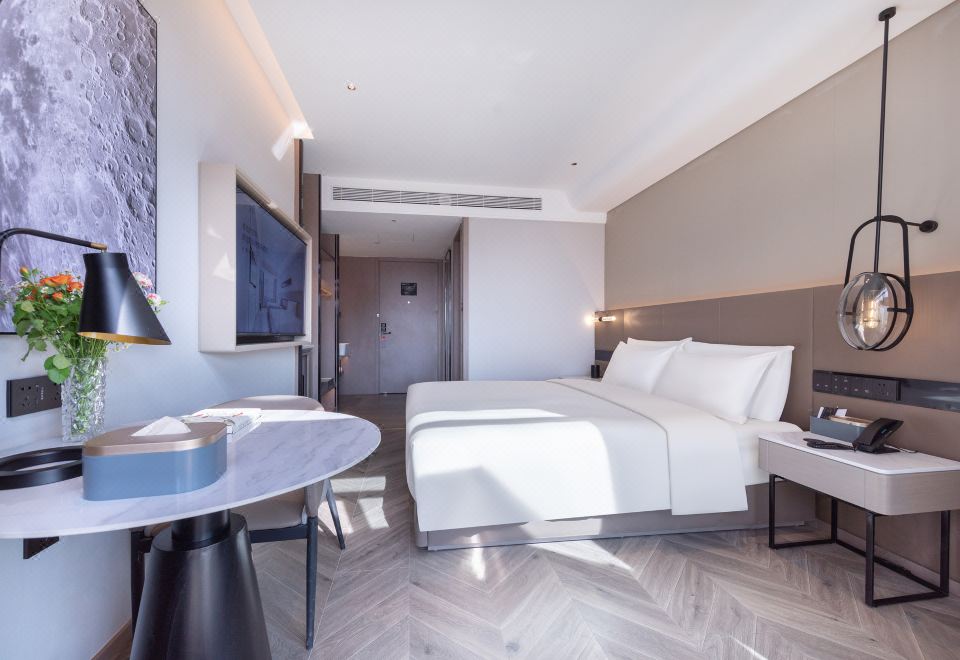 Atour S Hotel, Hisense Plaza, Qingdao Olympic Sailing CenterJi Mu Balcony Double Bed Room (Mini Fridge +Leifen Hair Dryer + Projection + Deep Sleep Pillow Pro)