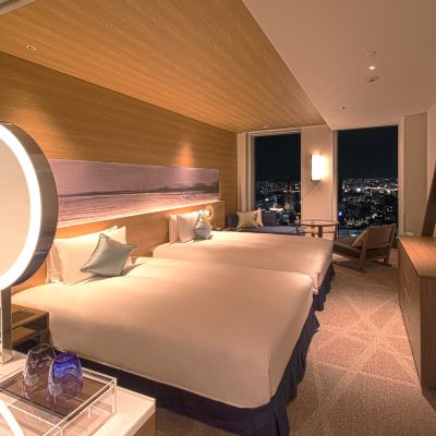 Top floor 36th floor Sky Twin Room with Club Lounge Free