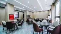 Chuanzang Grand Hotel (Batang County Government Branch along National Highway 318)