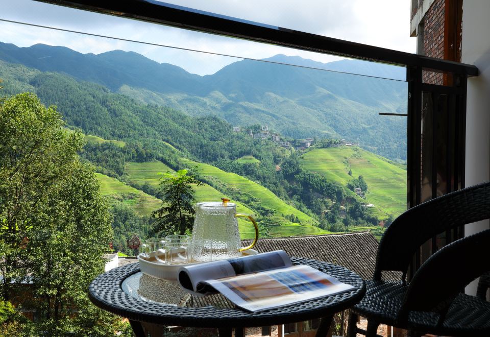 Qingqi Scenic View Family Room With Balcony