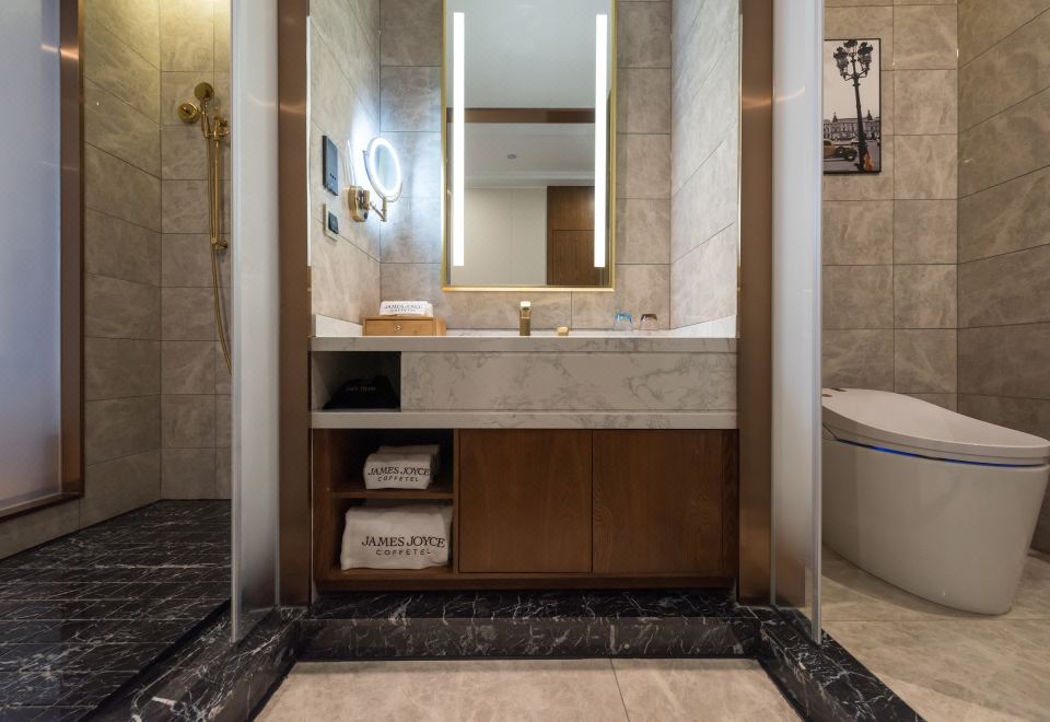 啡凡河景大床房（芝华士沙发+可投屏电视）