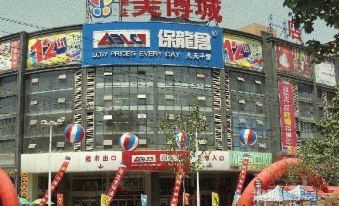 A large Asian building with people and signs on the sidewalk in front at Tongtong Hotel