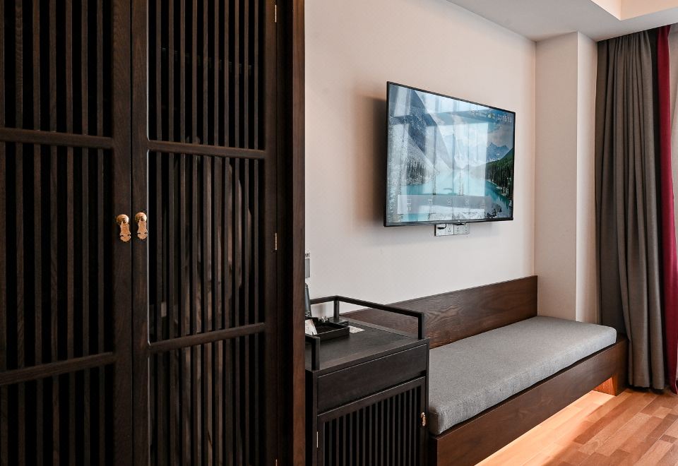 QIANNA HOTEL (Gongyi Huaxi Square)Executive Double Bed Room