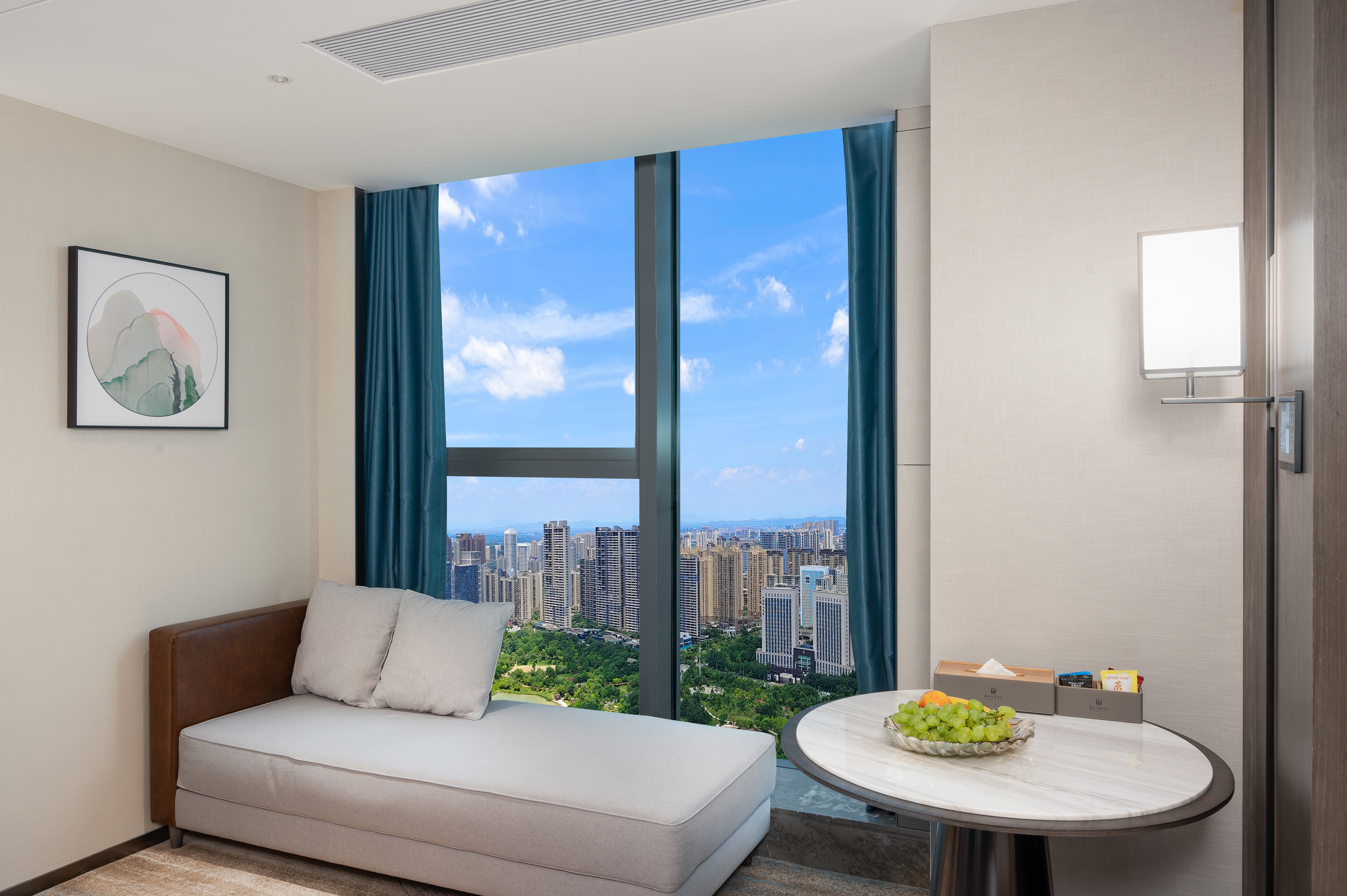 凌空.城景高级大床房（智能客控+品质床品+电视投屏）