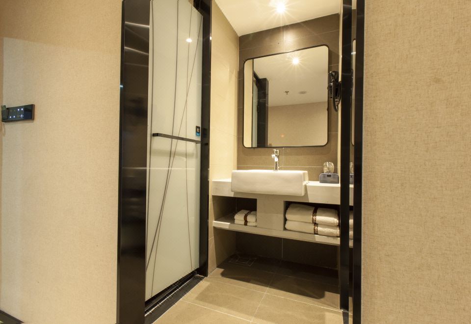 优悦商务套房-智能客控