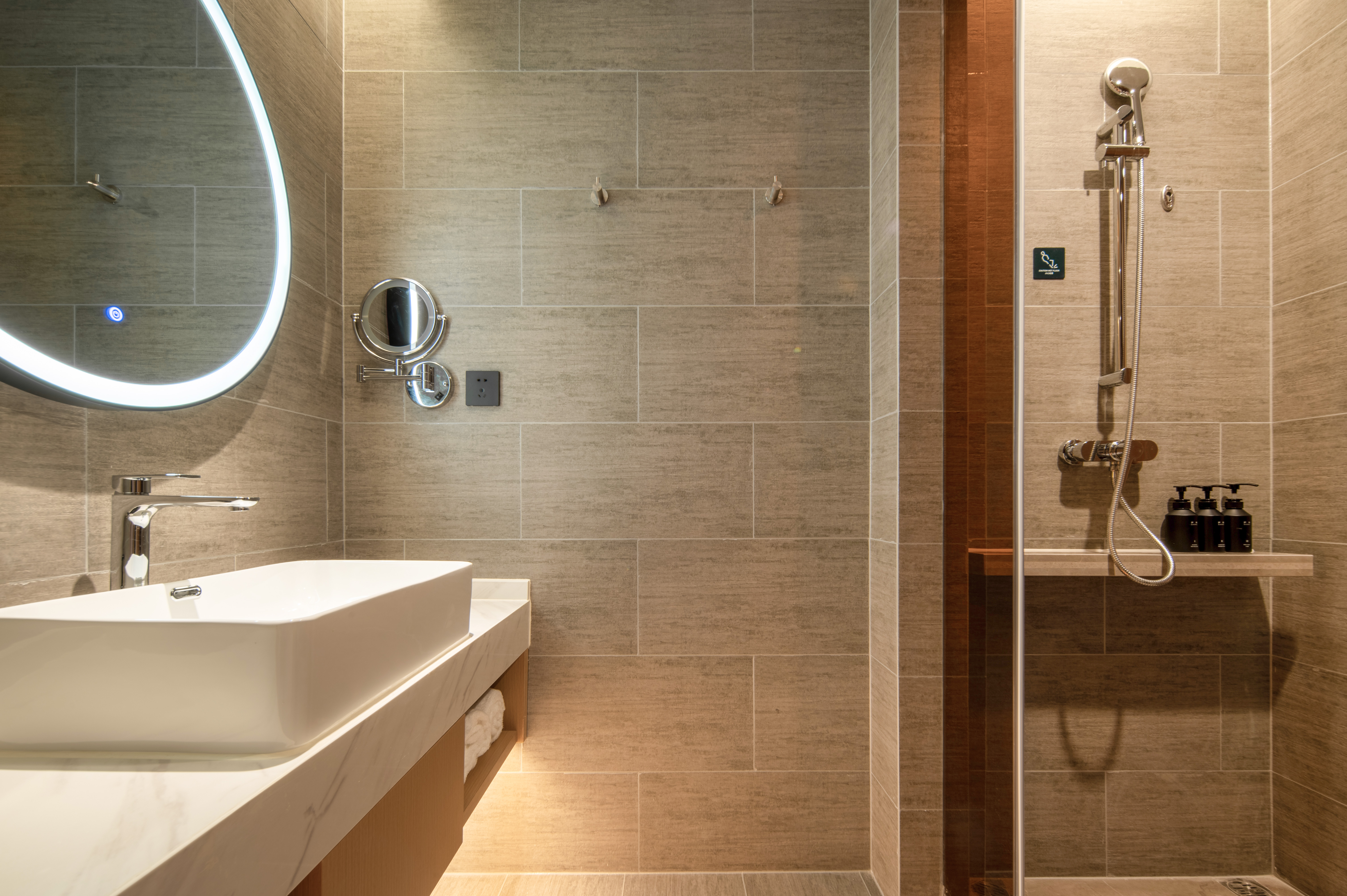 幾木大床房（一代深睡枕+小冰箱+茶具+手機投屏）