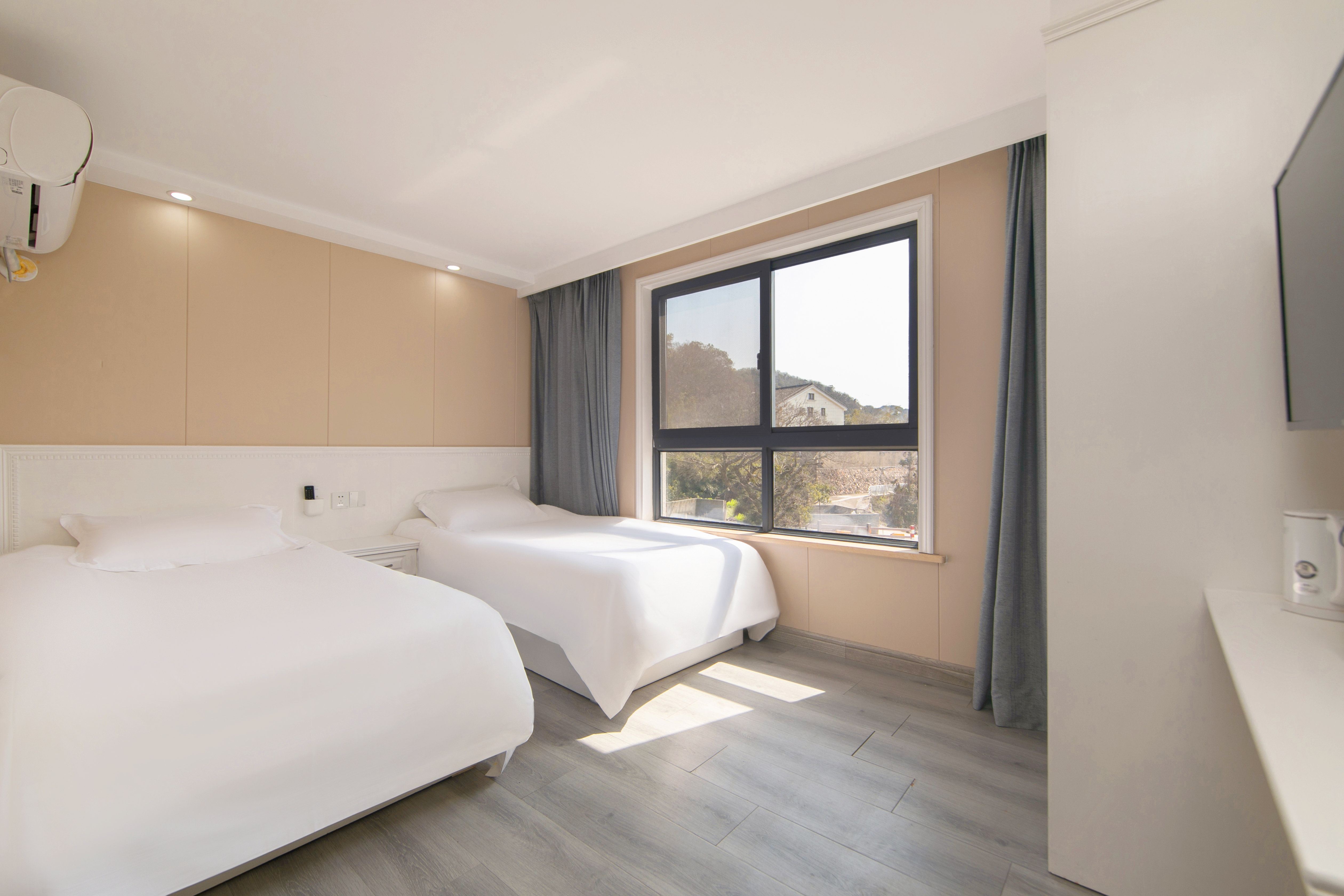 落桥山景双床房