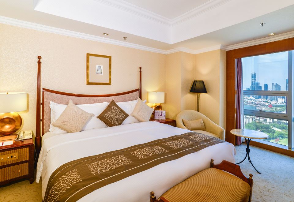 Crowne Plaza QingdaoCrown Sea-View Room