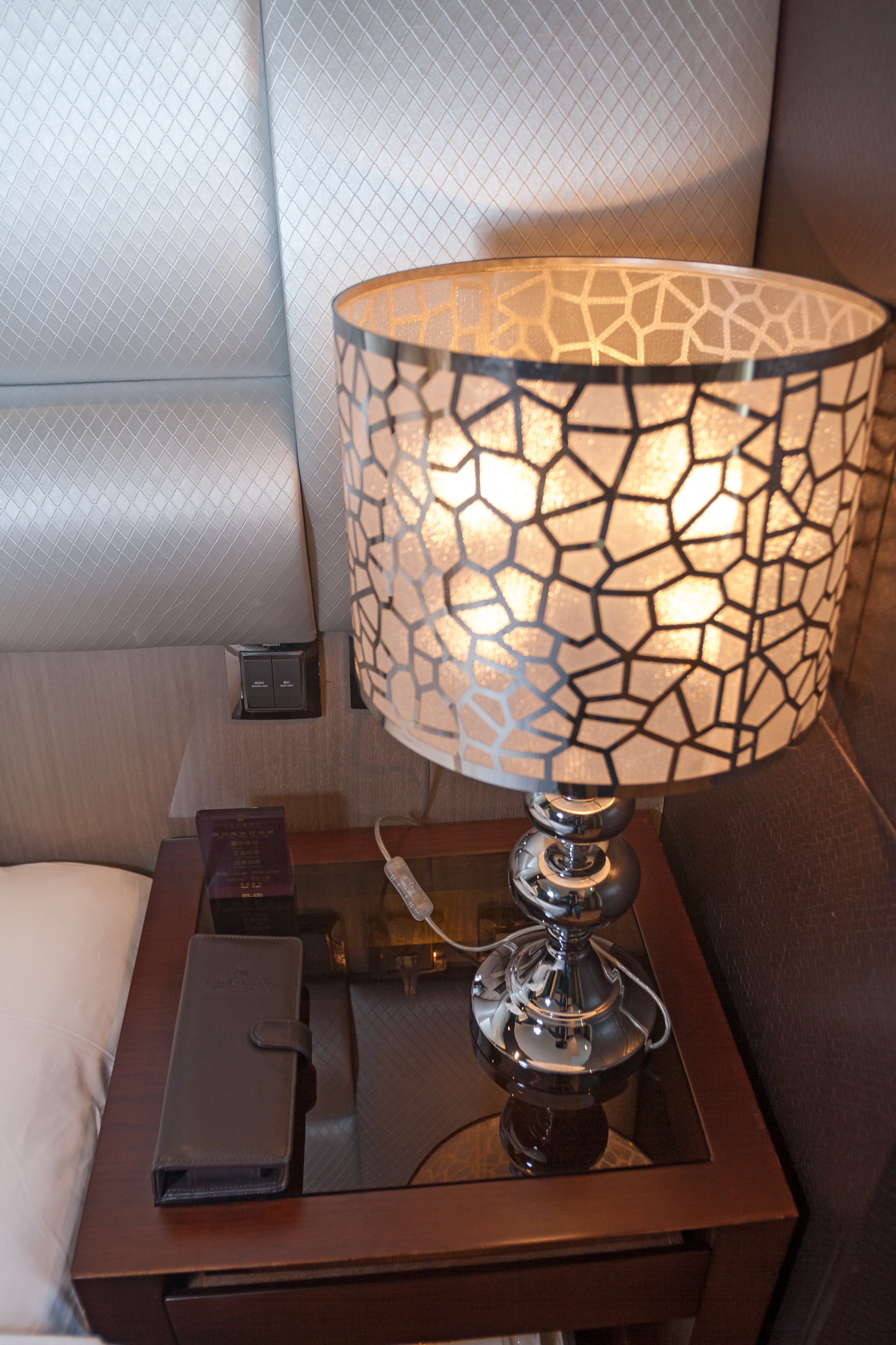 豪华影音大床房（120寸投影幕布+空气净化器）