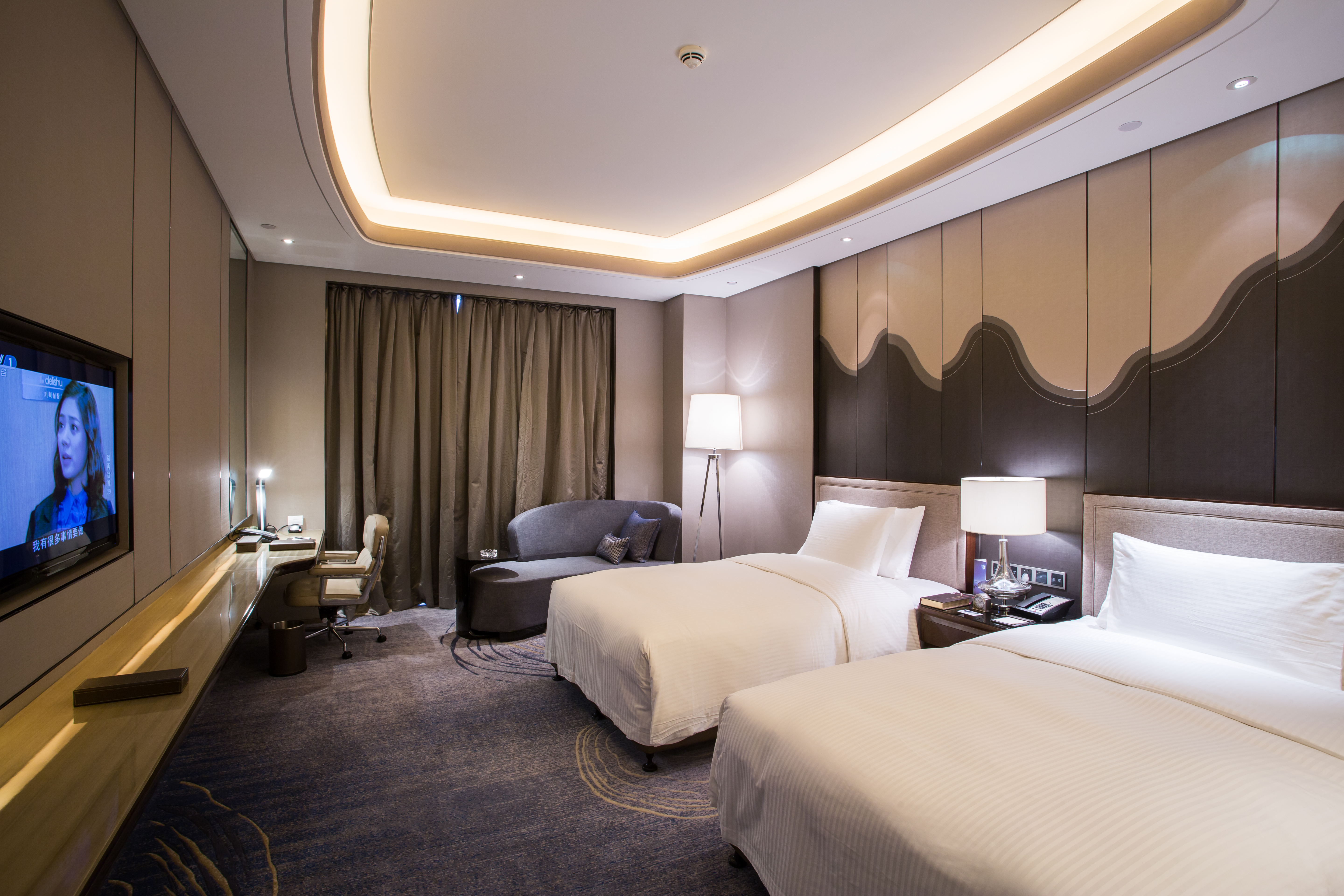 高级豪华双床房（全景落地窗+Acca Kappa洗护）