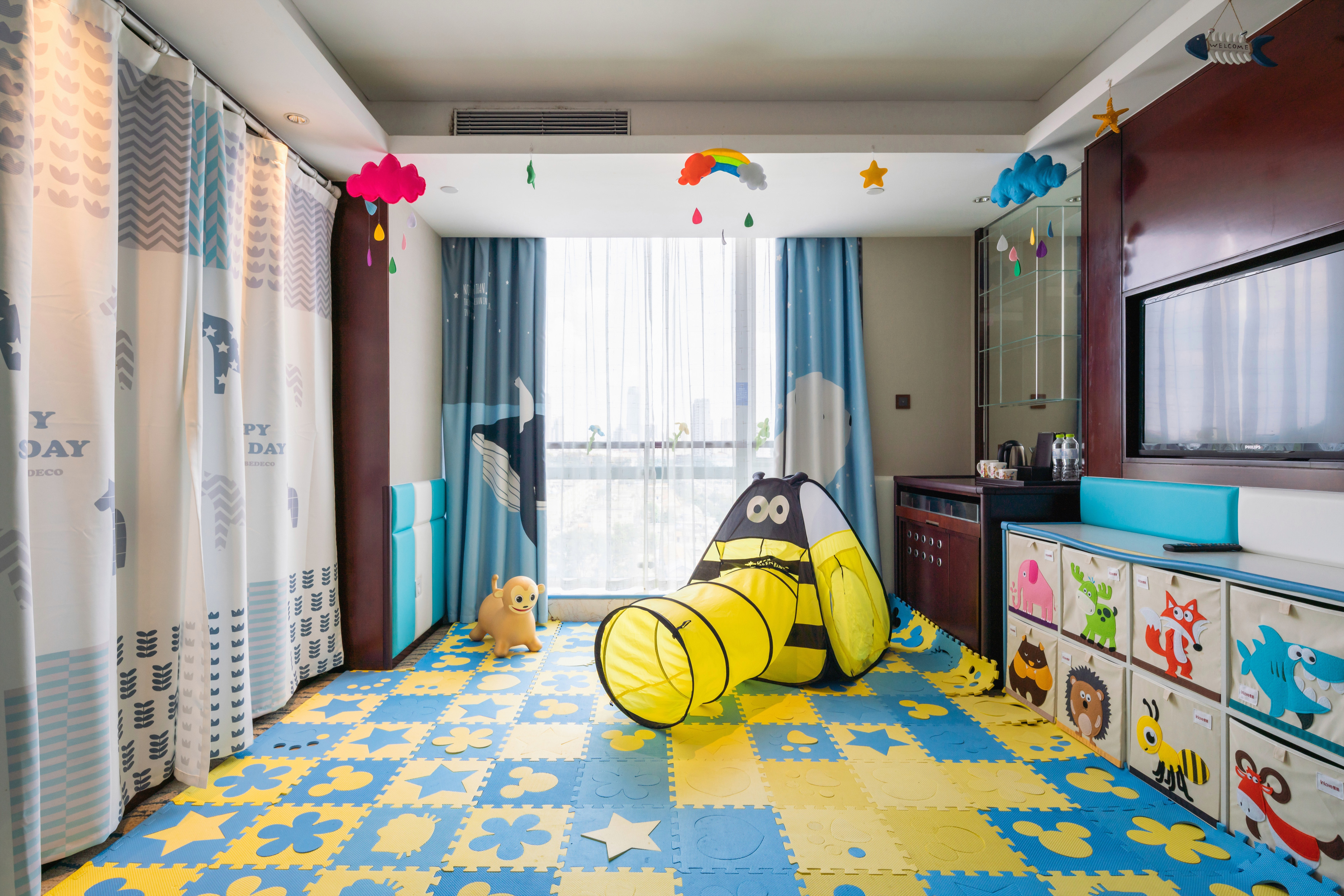 亲子主题套房【童趣盎然】+【宽绰大床】