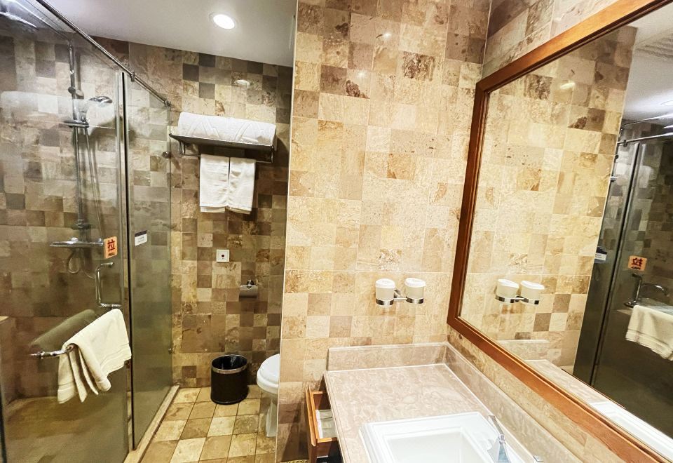 豪华湖景双床房