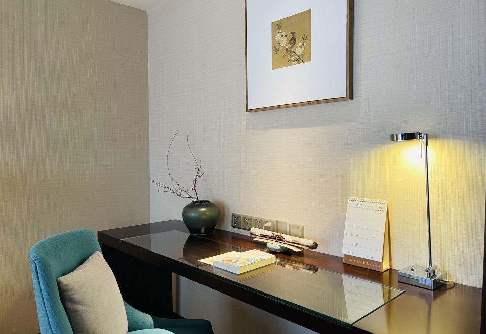 御風豪華大床房（大浴缸+舒適沙發+詩意空間）