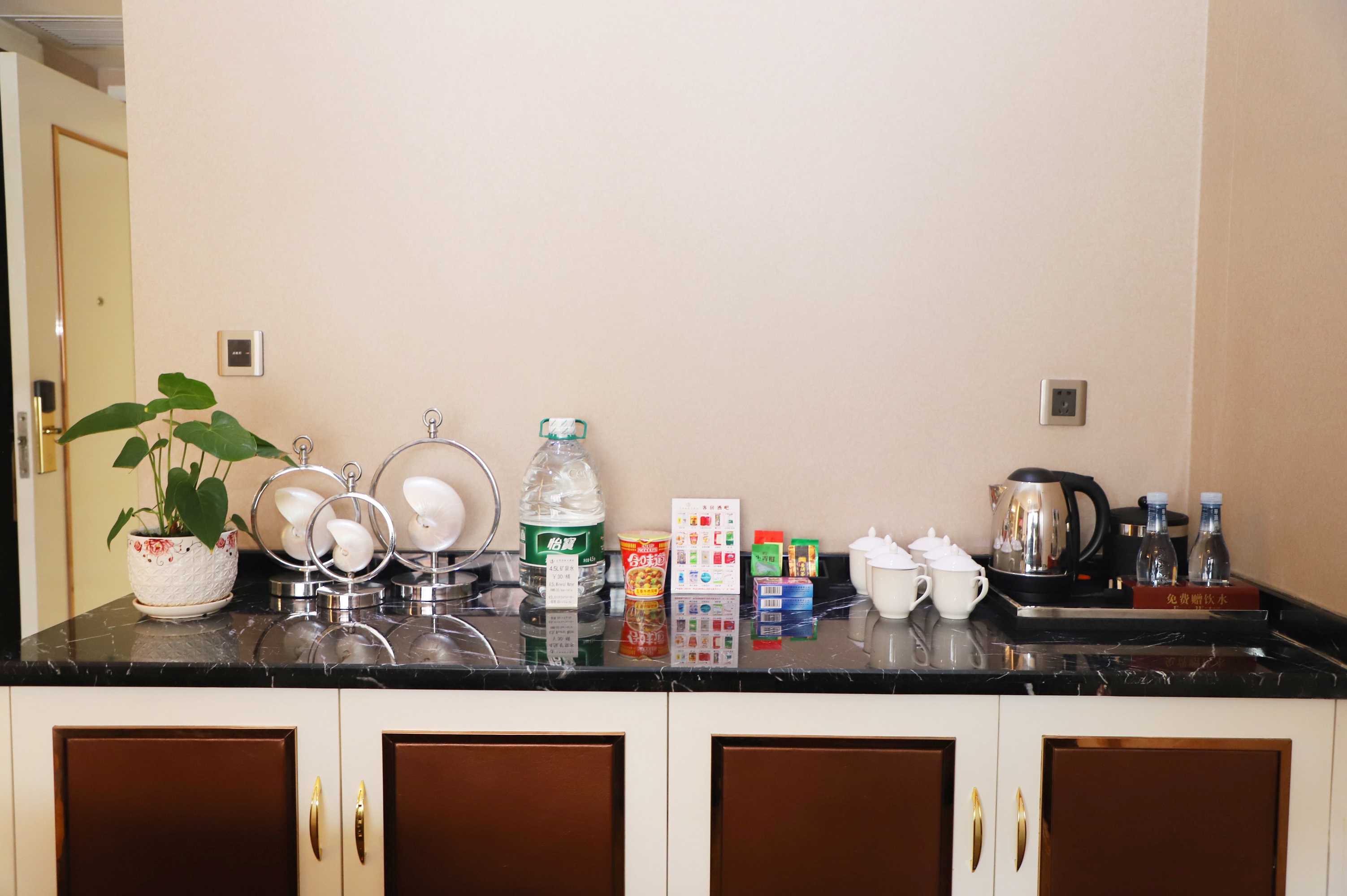 Wuhua International Hotel豪华套房（一房一厅）