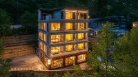 Luxury Mountain View Hot Spring Resort (Private Oxygen Spa Hotel at the Foot of the Snowy Mountain)