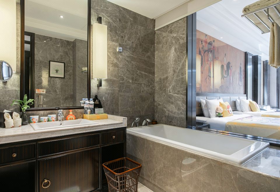 豪華豬豬俠親子雙床房（Wifi投屏+浴缸+mini小冰箱）