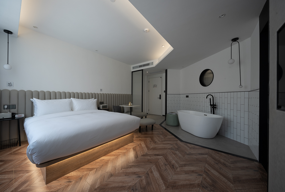 Presents樂享當下浴缸套房-馬歇爾音響+戴森吹風機