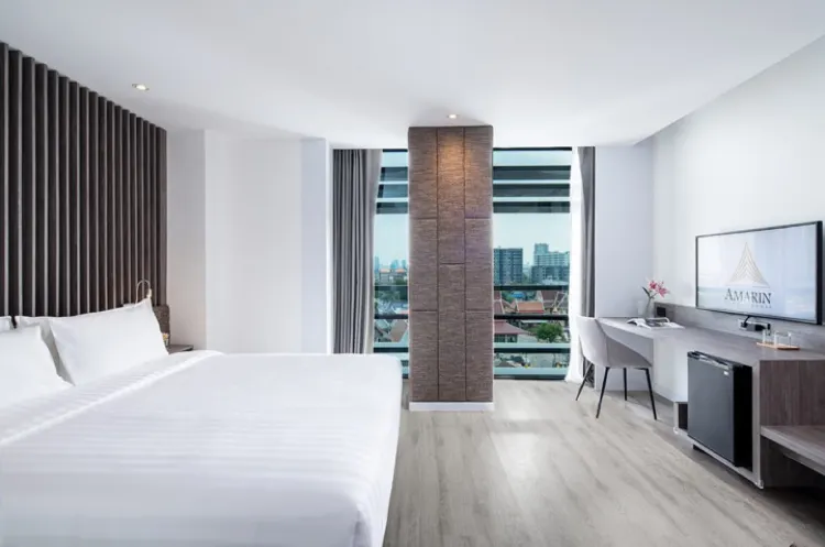 ห้องดีลักซ์ เตียงใหญ่ 1 เตียง