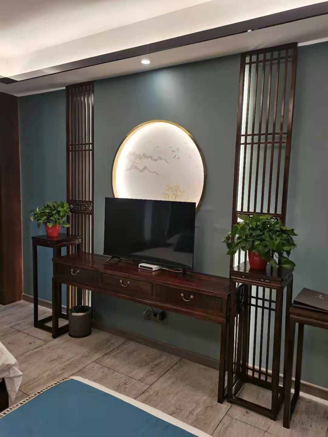 新中式标准间（席梦思乳胶床垫+蚕丝被芯+亲肤布草）