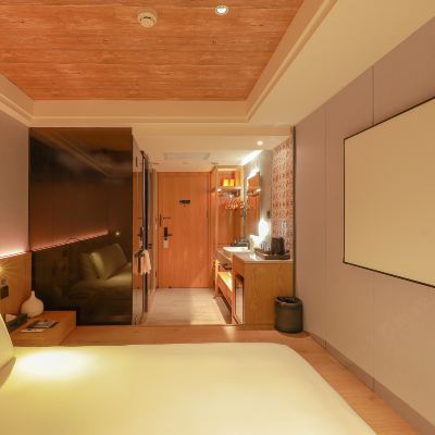 動感影音房（百寸影院+全屋智能+獨立空調+獨立冰箱） 秋果飯店（哈爾濱中央大街松花江畔路店）優惠