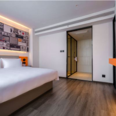 豪華套房（地暖+小冰箱+一鍵投屏+智能馬桶） 宜必思飯店（青島新都心凱德廣場店）優惠