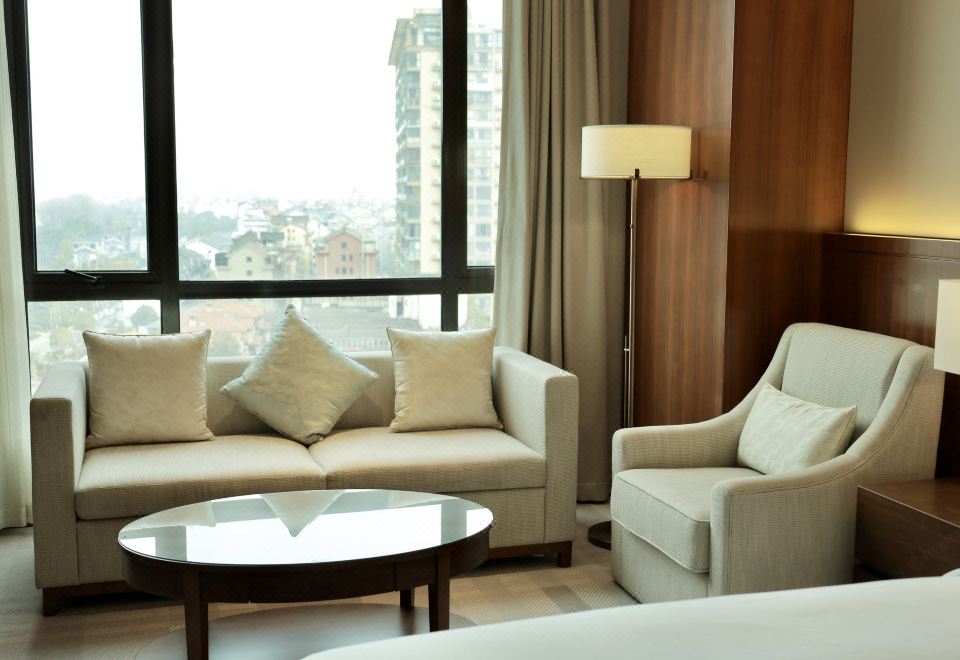 Oakwood Premier TongluSuperior Twin Room