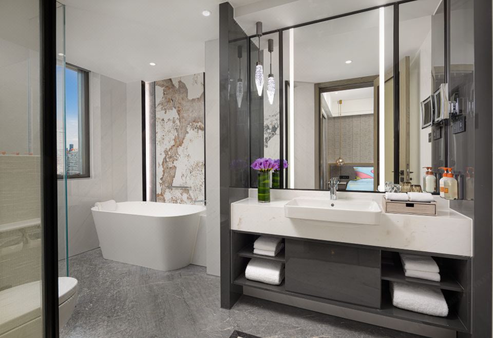 Crowne Plaza Shanghai Nanjing Road1 King Premium Kids Theme Sofa Bed