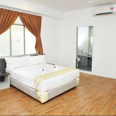 Standard Queen Room With Window Kupon Promenade Service Apartments