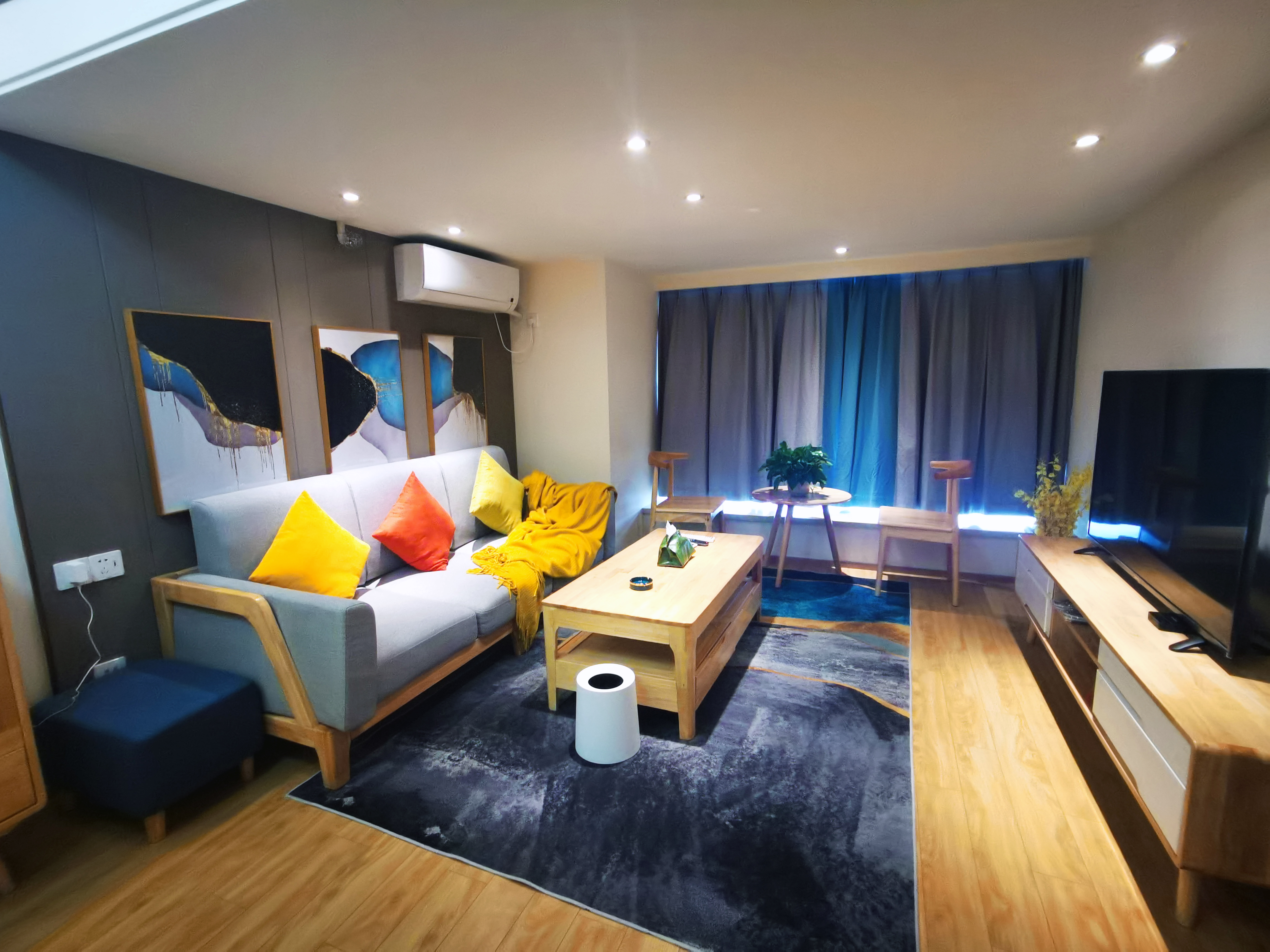 温馨LOFT一室一厅大床套房（电视）