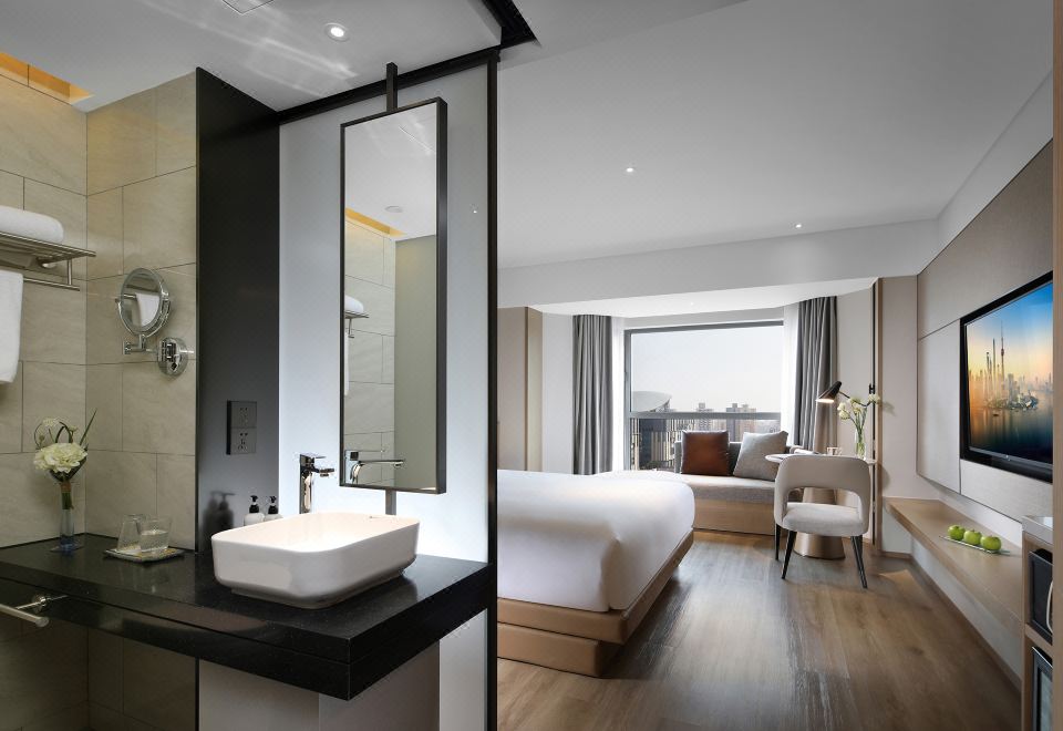 Holiday Inn Shanghai HuaxiaSuperior Room